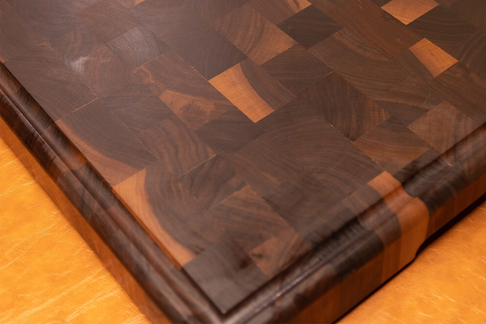 RoseWood Block & Co custom walnut cutting boards. walnut wood Cutting blocks handmade in the USA. Custom walnut wood cutting board. walnut cutting block